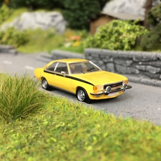 Opel Commodore B coupé Jaune / Noir-HO 1/87-PCX87 0037