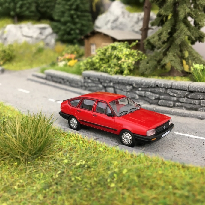 Volkswagen Passat B2 Rouge-HO 1/87-PCX87 0076