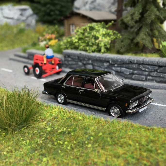 FIAT 130 Noire-HO 1/87-PCX87 0059