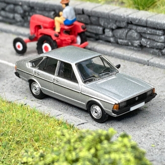 Volkswagen Passat B1 gris métallisé  -HO 1/87-PCX870251