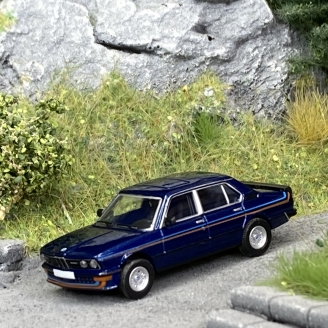 BMW M355i E12, Bleu Foncé Métal - HO 1/87 - PCX870094