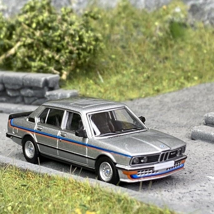 BMW M355i E12, Gris Métal - HO 1/87 - PCX870093