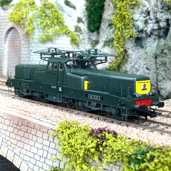 Locomotive électrique BB 12130 livrée vert Sncf,  Ep IV - JOUEF HJ2401 - HO 1/87