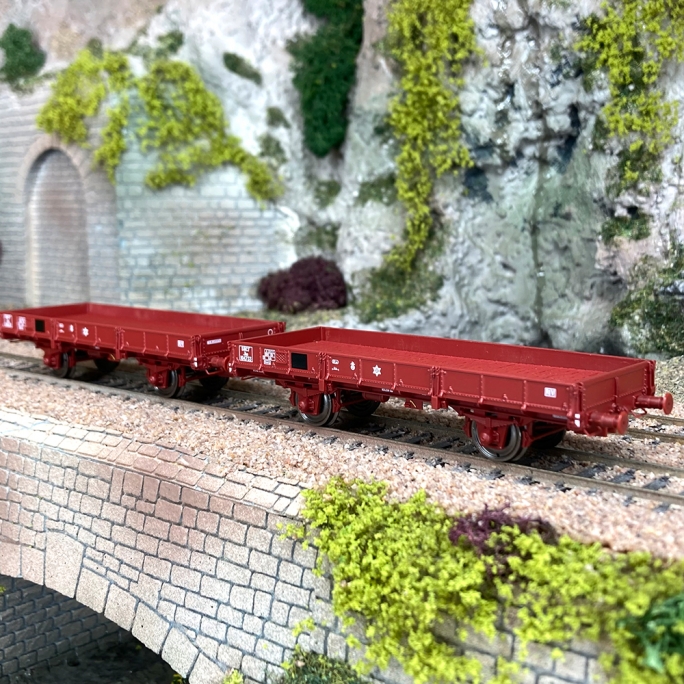 2 wagons plats OCEM 29 rouge freiné roues pleines Sncf, Ep III - REE WB607 - HO 1/87