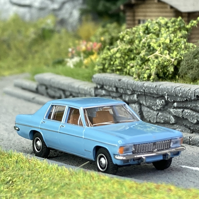 Opel Admiral B Bleu ciel - BREKINA 20726 - HO 1/87