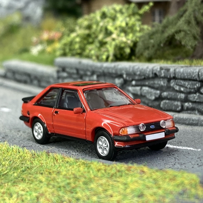 Ford ESCORT XR3, Rouge - PCX870088 - HO 1/87