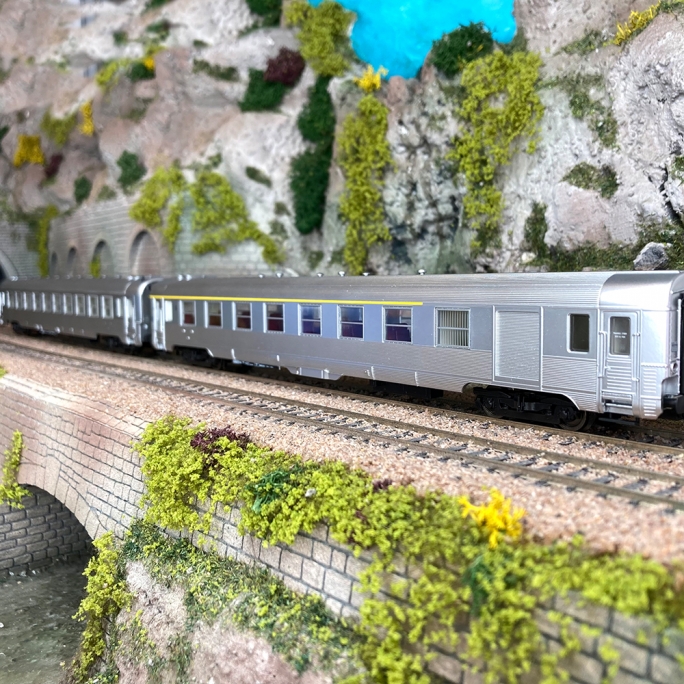 2 voitures DEV inox 2CL B10 et 1CL/fourgon A7D  Sncf, Ep III - JOUEF HJ4145 - HO 1/87