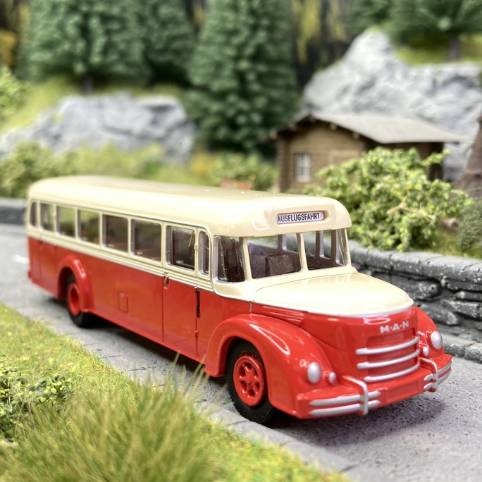 Bus MAN MKN Rundhauber, Rouge / Crème - BREKINA 59221 - HO 1/87