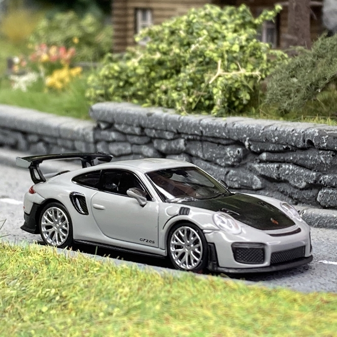 Porsche 911 GT2 RS 2018 - MINICHAMPS 870 068127 - HO 1/87