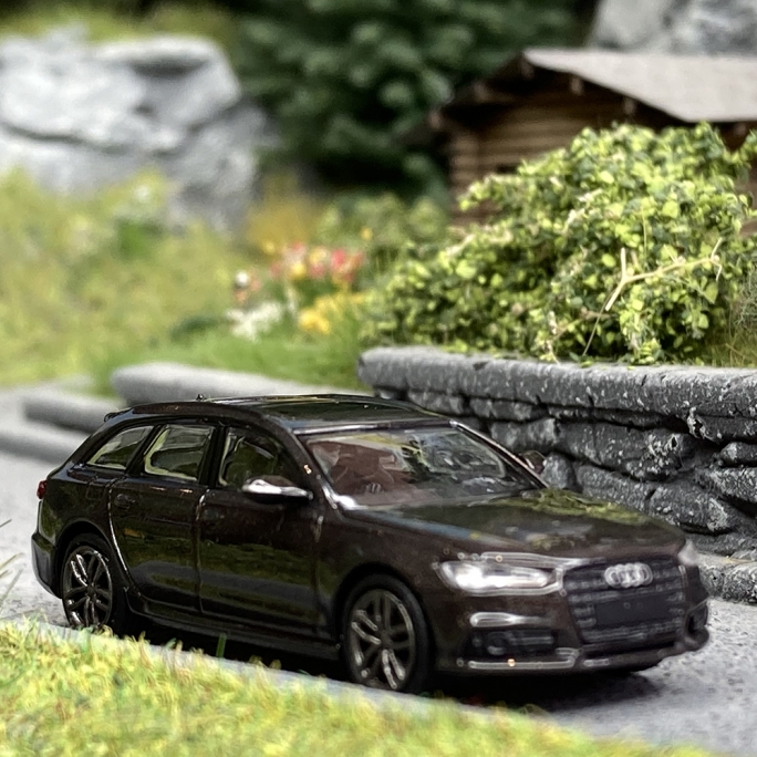 Audi A6 Avant 2018 Marron Métal - MINICHAMPS 870 018111 - HO 1/87