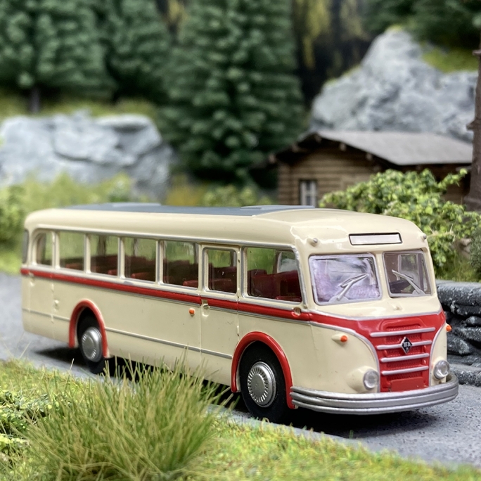 Bus IFA H6 B, Crème / Rouge - BREKINA 59850 - HO 1/87