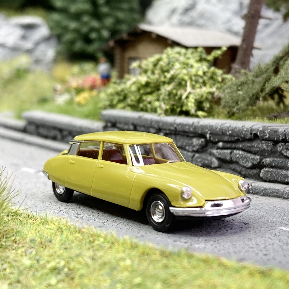 Maquette voiture : Kit : Citroën DS 19