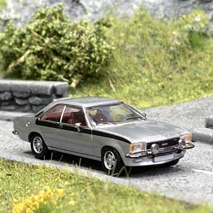 Opel Commodore B coupé Argent / Noir - PCX870345 - HO 1/87