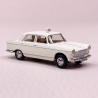 Peugeot 404 Taxi, avec personnages - BREKINA / SAI 1630 - HO 1/87