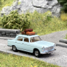 Peugeot 404 bleu pastel, galerie et valises - SAI 1822 - HO 1/87