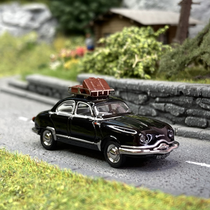 Panhard Dyna Z Noire, galerie et valises - SAI 1750 - HO 1/87