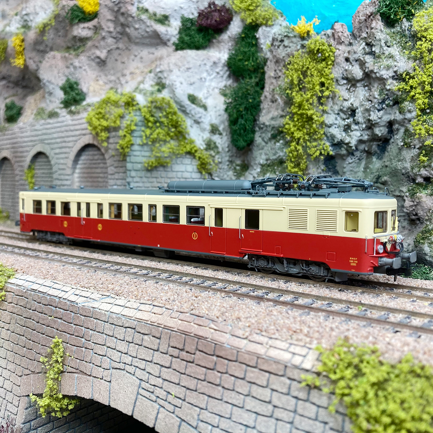 HOBBYTRAIN SNCF CC 7102 (機関車 新品・未使用) - 鉄道模型