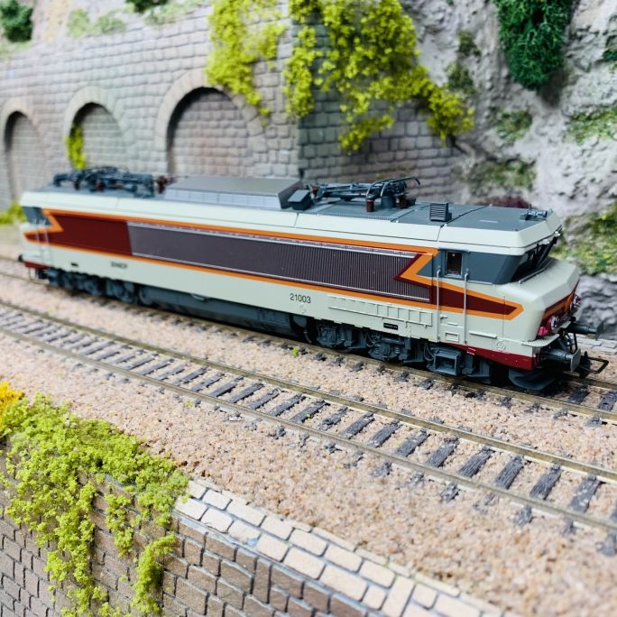 Locomotive électrique CC 21003, livrée béton SNCF Ep IV - JOUEF HJ2421 - HO 1/87