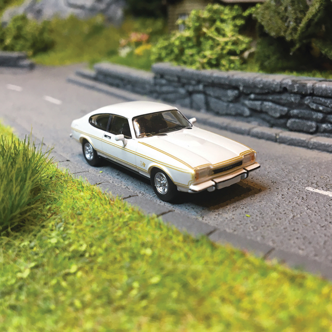 Ford Capri MK2 Blanche "JPS" - PCX870644 - HO 1/87