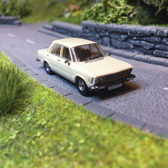 FIAT 130 Crème - PCX870639 - HO 1/87