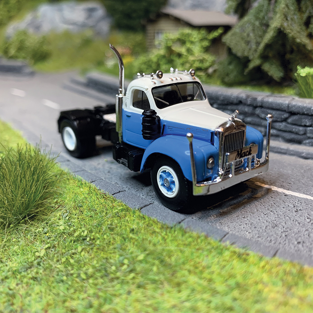 Camion miniature MAN - Transport de voitures - Vert & Blanc - 1/43