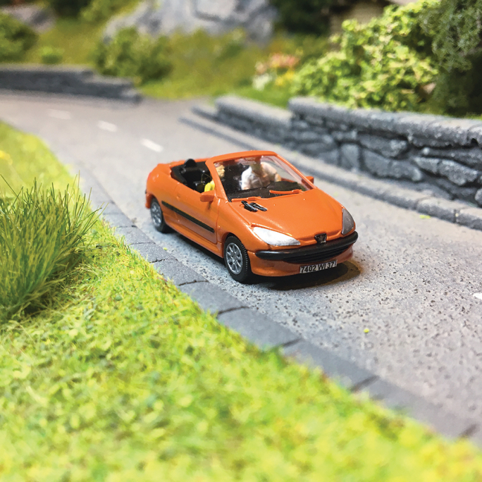 Peugeot 206 CC, Orange Métal, avec personnages - SAI 1633 - 1/87