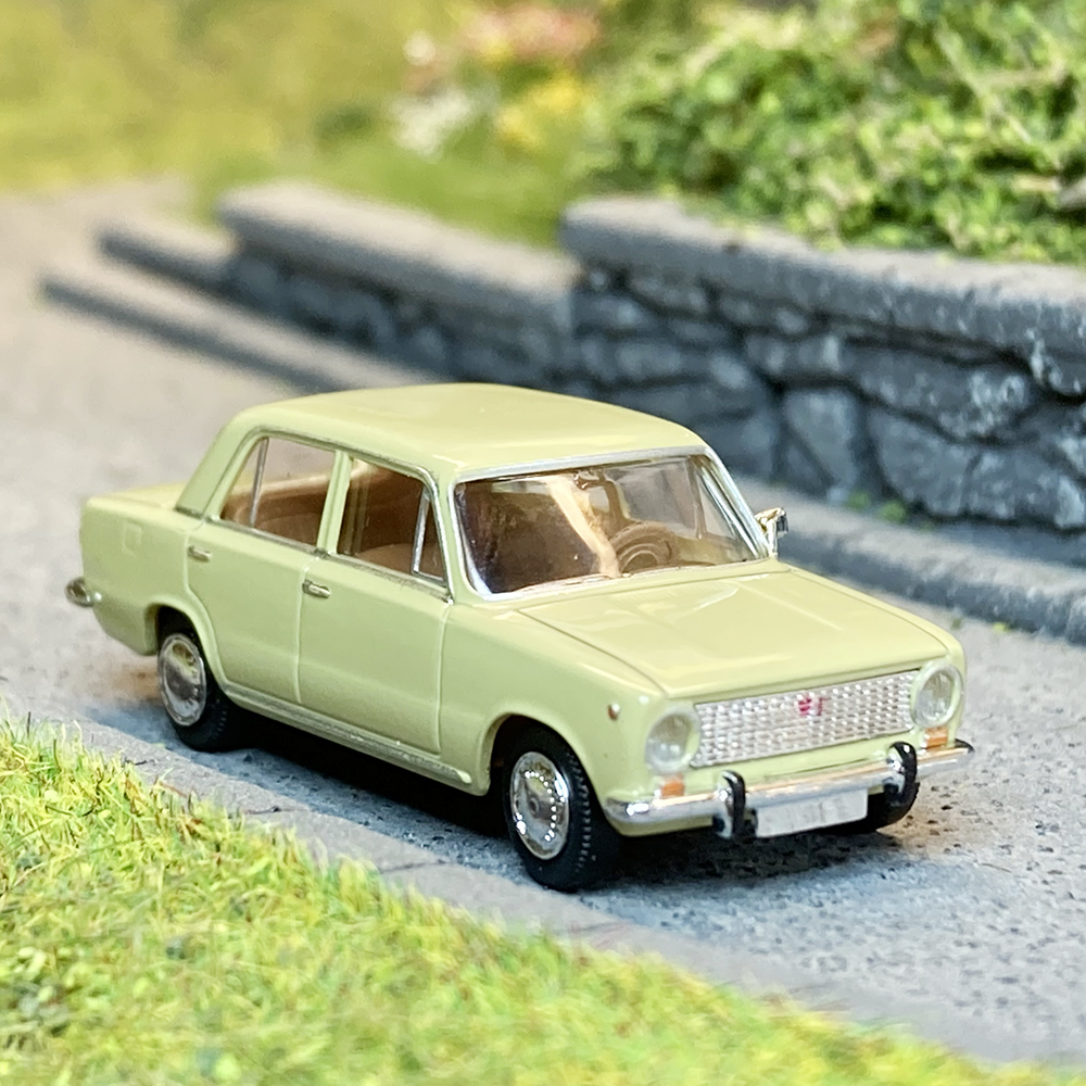Voiture Miniature de Collection 1/24 Compatible avec Fiat 124