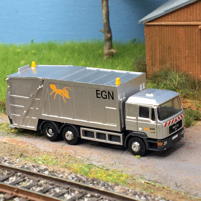 Camion Poubelle MAN F90, EGN, Gris clair - MINIS LC4664 - N 1/160