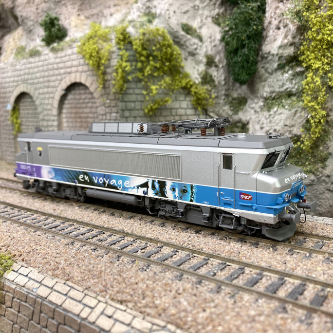 Locomotive électrique BB 15034R, "En voyage", Carmillon, SNCF, Ep. VI digital AC 3R - LSMODELS 10985 - HO 1/87