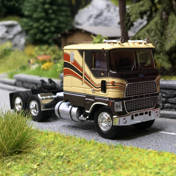 Camion, tracteur Ford CLT 9000 1978, Beige - Brekina 85852 - HO 1/87