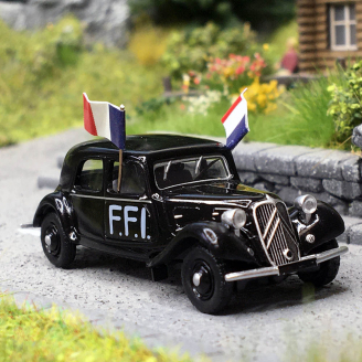Citroen traction 11A, 1935, Noire FFI avec drapeaux français, en boite vitrine - SAI6191 - HO 1/87