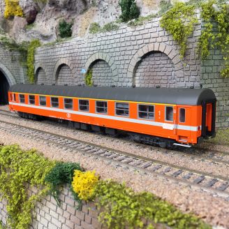 Voiture I4 A9 Orange époque V SNCB - LSMODELS 42 180 - HO 1/87