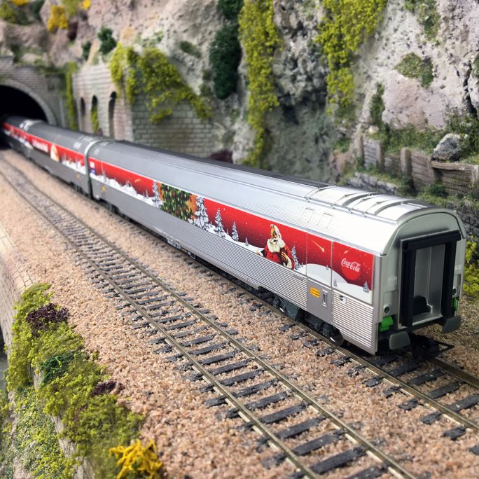 Coffret 3 voitures voyageurs Coca-Cola "Train de Noël" 2010, Ep VI, SNCF - JOUEF HJ4200 - HO 1/87