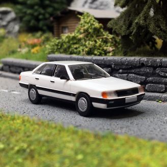 Audi 100 C3, Blanche - PCX870436 - HO 1/87