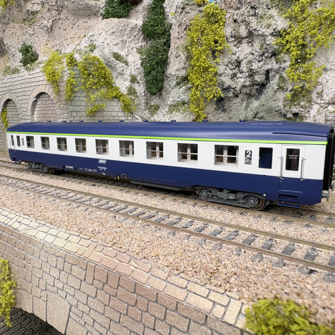 Voiture DEV AO couchettes 2 CL, B9C9, Sncf, Ep IV et V - REE VB-404 - HO 1/87