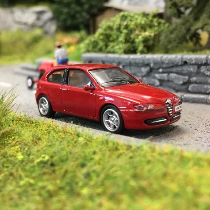 Alfa Romeo 147 Ph 1-HO 1/87-RICKO 38311